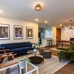 Relaxing Private Balcony, Workspace and Parking