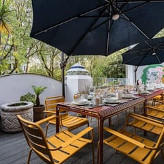 Vibrant Ámsterdam Retreat with Rooftop BBQ