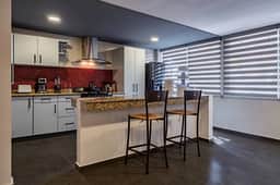 Del Valle Getaway: Workspace and Secure Parking - Image 4