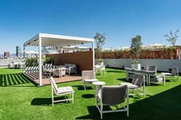 Escape to Skyline Views & Rooftop Pool Bliss - Image 2