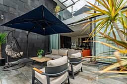Exquisite Rooftop Retreat Near Lincoln Park - Image 3