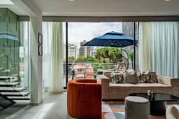 Exquisite Rooftop Retreat Near Lincoln Park - Image 5