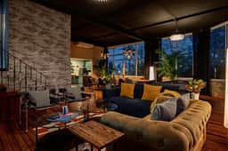 Family-Friendly, Rooftop Views, Near Attractions - Image 5