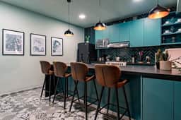 Family-Friendly, Rooftop Views, Near Attractions - Image 2