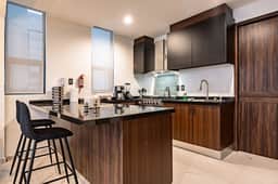 Friends and Family 2-Unit Combo, Rooftop City Views - Image 4