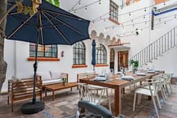 Group-Friendly Terrace Delight near WTC & Shops - Image 5