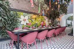 Huge Home for 23, Rare Indoor Garden Near Hotspots - Image 3