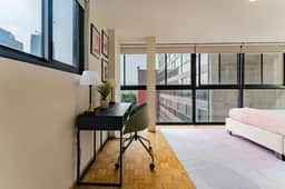 Mid-Century Gem Prime Location Near Dining & Shops - Image 5
