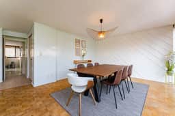 Mid-Century Gem Prime Location Near Dining & Shops - Image 3