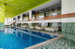 Sleek High-Rise with Pool, Gym, Jacuzzi & BBQ Area - Image 4