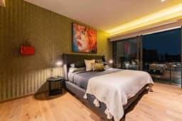 Stylish 3-Level Penthouse with Private Rooftop - Image 3