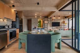 Stylish Apartment with Balcony Steps from Cafe - Image 2