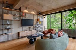 Stylish Apartment with Balcony Steps from Cafe - Image 5