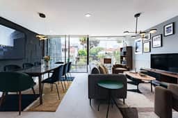 Stylish Polanco Stay, Best for Groups w/ Workspace - Image 2