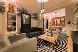 Vibrant Ámsterdam Retreat with Rooftop BBQ - Image 2