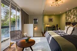 Vibrant Ámsterdam Retreat with Rooftop BBQ - Image 4
