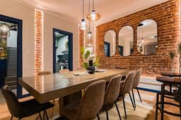 Vibrant Ámsterdam Retreat with Rooftop BBQ - Image 5