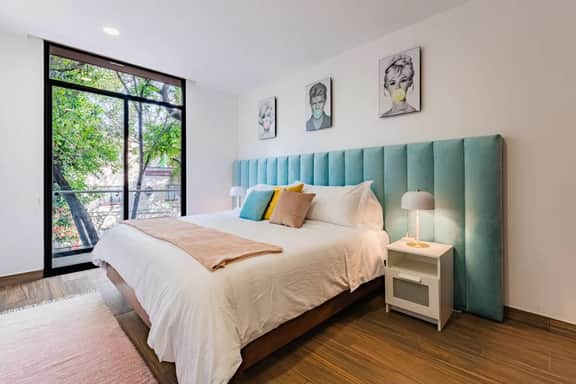 Art Deco Delight with Stunning City Views - Image 4