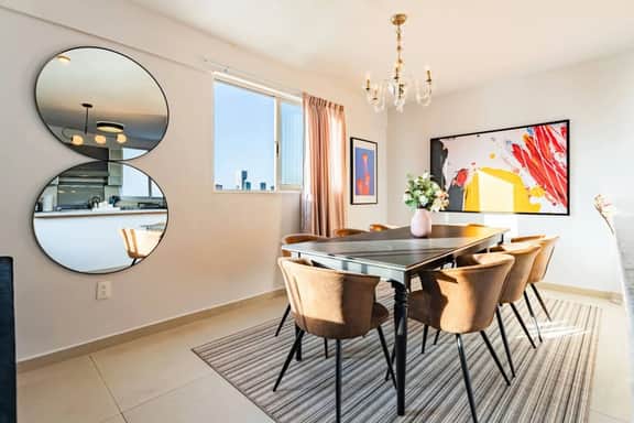 City Views & Workspace in Central Roma Penthouse - Image 2