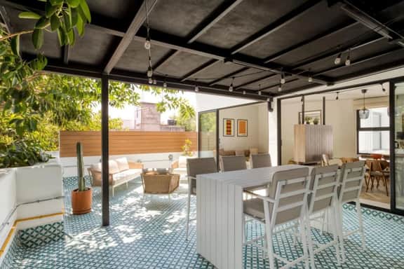 Elegant Juárez Penthouse with Terrace & Wi-Fi - Image 5