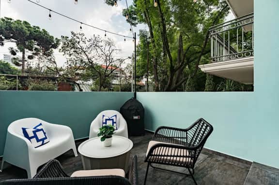 Elegant Polanco Retreat with Balcony and Workspace - Image 2