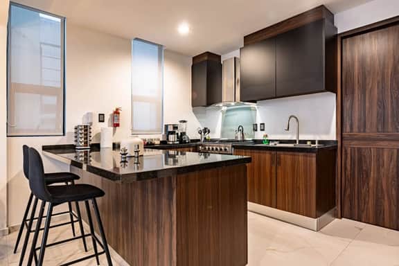 Friends and Family 2-Unit Combo, Rooftop City Views - Image 4