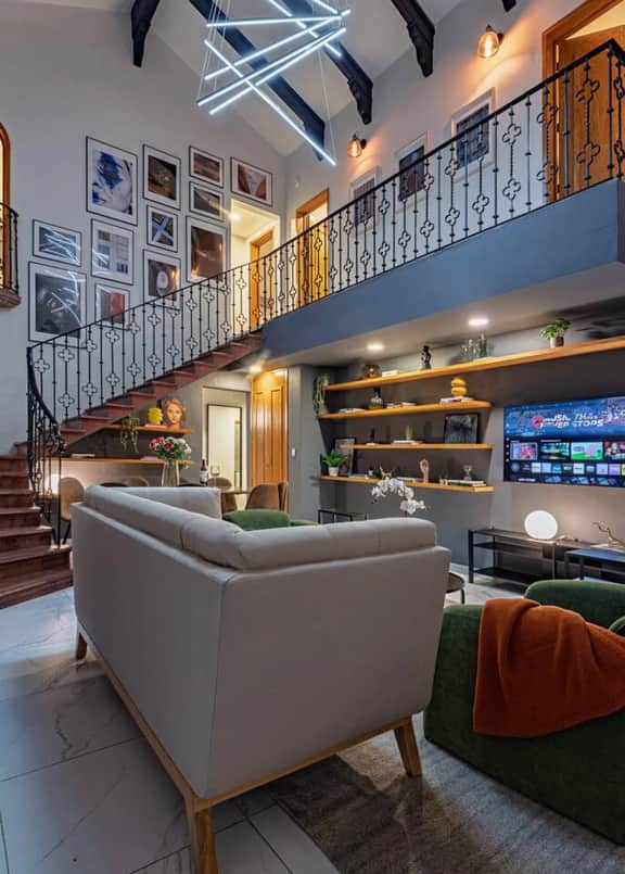 Group-Friendly Terrace Delight near WTC & Shops - Image 2