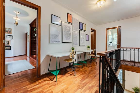 Large Group-Friendly Home with Stunning Rooftop - Image 2