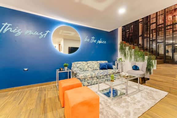 Luxury PH with Rooftop, BBQ, and Stunning Views - Image 5