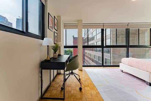 Mid-Century Gem Prime Location Near Dining & Shops - Image 5