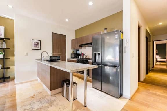 Quiet Condo in La Roma w/ Balcony & Free Parking - Image 3