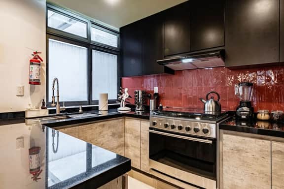 Retro-Modern Retreat Near Reforma - Image 5