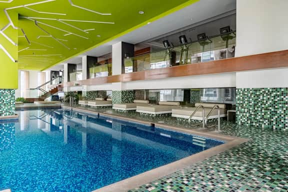 Sleek High-Rise with Pool, Gym, Jacuzzi & BBQ Area - Image 4