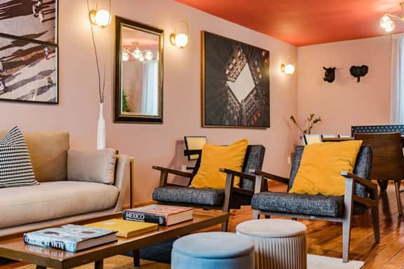 Spacious Hillside Home with Patio Near Polanco - Image 3