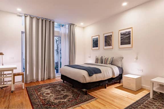 Spacious Home with Terrace & Vibrant Neighborhoodƒ - Image 3
