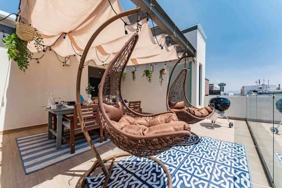 Stylish 3-Level Penthouse with Private Rooftop - Image 2