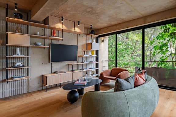 Stylish Apartment with Balcony Steps from Cafe - Image 5
