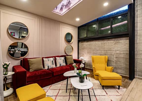 Stylish Roma Sur Home with Rooftop Lounge & BBQ - Image 5