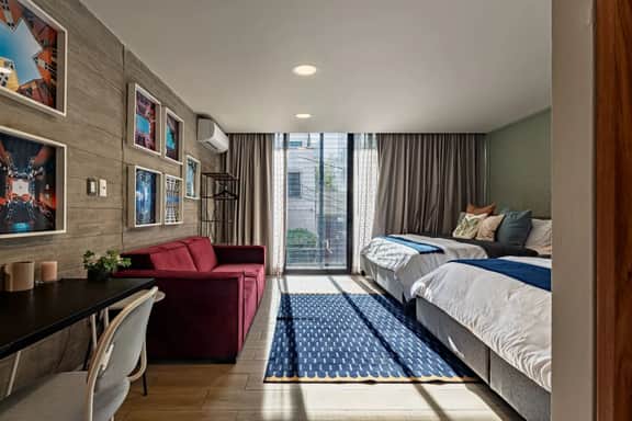 Stylish Roma Sur Home with Rooftop Lounge & BBQ - Image 2