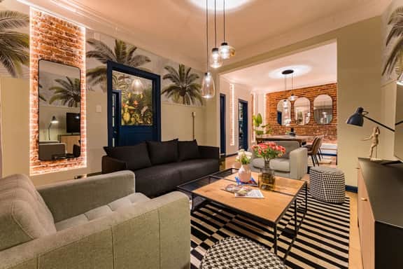 Vibrant Ámsterdam Retreat with Rooftop BBQ - Image 2