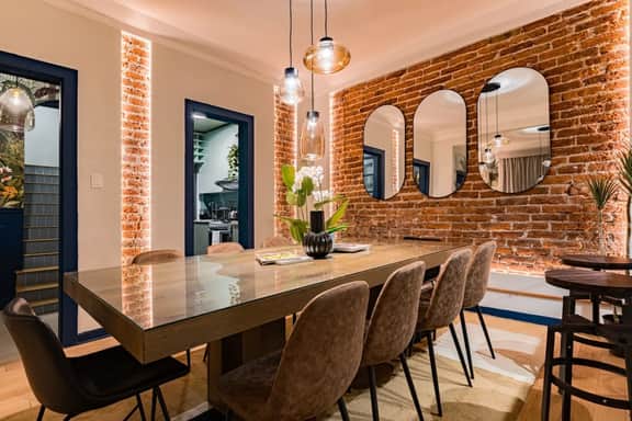 Vibrant Ámsterdam Retreat with Rooftop BBQ - Image 5