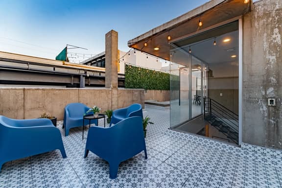 3BR Roma Norte Penthouse w/ Private Rooftop - Image 1
