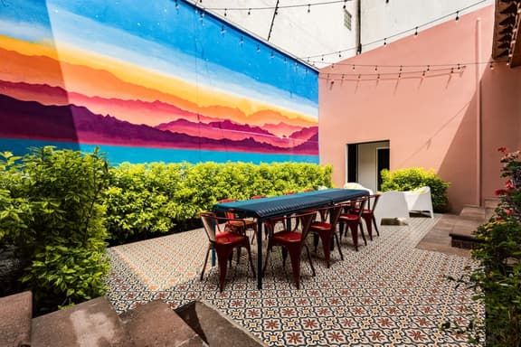 Artistic Haven in Roma Norte with Outdoor Dining - Image 1