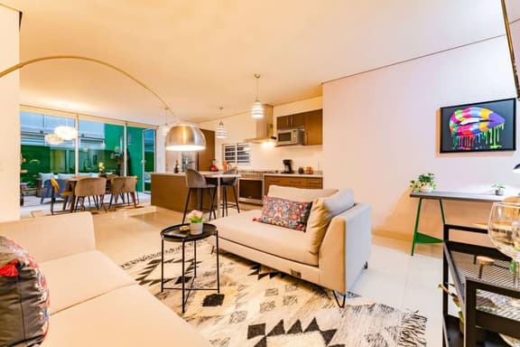 Central Roma Condo with Smart TV, WiFi and Patio - Image 1