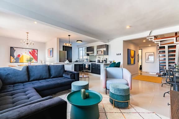 City Views & Workspace in Central Roma Penthouse - Image 1