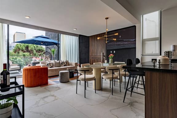 Exquisite Rooftop Retreat Near Lincoln Park - Image 1