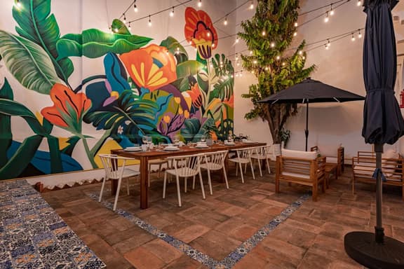 Group-Friendly Terrace Delight near WTC & Shops - Image 1