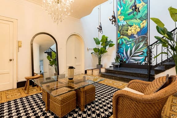 Huge Home for 23, Rare Indoor Garden Near Hotspots - Image 1