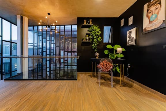 Luxury PH with Rooftop, BBQ, and Stunning Views - Image 1