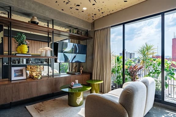 Modern Artistic 1BR Washer & Balcony - Image 1